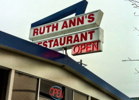 Ruth Ann's outside