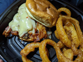 Maxx Grill food