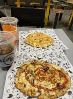 Azzip Pizza food