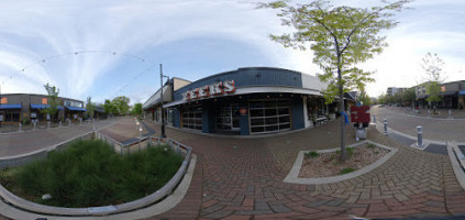Zeeks Pizza Kirkland outside