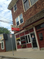 Royal Pizza outside