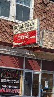 Royal Pizza outside