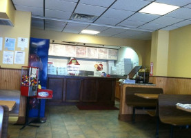 Royal Pizza inside