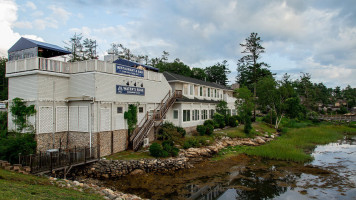 Water's Edge Restaurant Bar outside