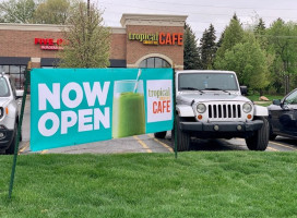 Tropical Smoothie Cafe outside