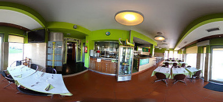 Miraglia's Italian And Pizza inside