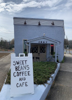Sweet Beans Coffee House outside