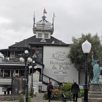 Quinn's Lighthouse Pub outside