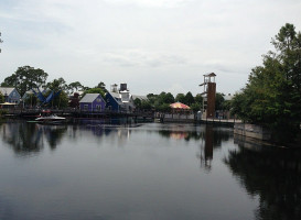 Charlie's Café At Baytowne Wharf outside