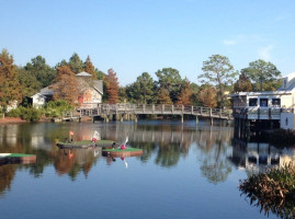 Charlie's Café At Baytowne Wharf outside