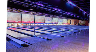 10pin Bowling Lounge outside