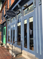 Thames Street Oyster House outside