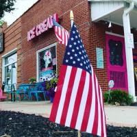 Cool Mama's Ice Cream outside