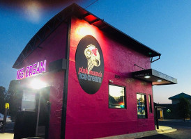 Cool Mama's Ice Cream outside