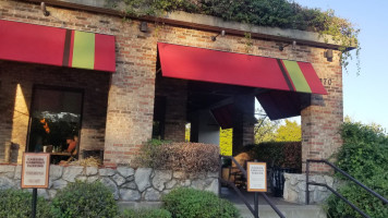Carrabba's Italian Grill outside