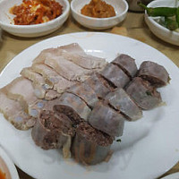 Manoa Tavern food
