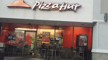 Pizza Hut outside