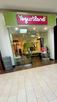 Yogurtland Cerritos outside