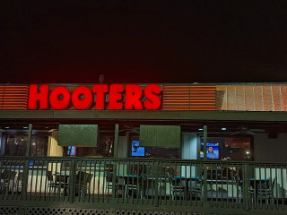 Hooters