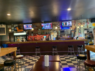 Woody's Tavern