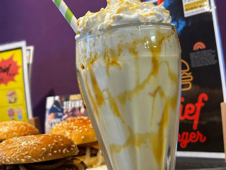 B. Hall's Family Grill