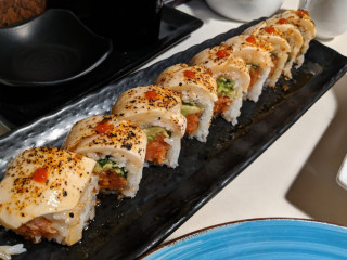 Rolling Moon Sushi