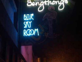 Sengthong's Blue Sky Room