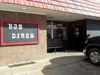 B J's Family Diner